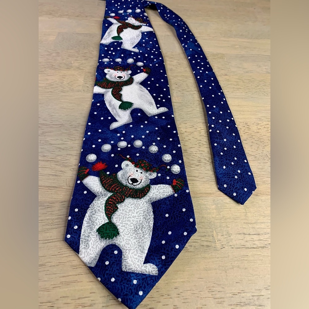 RM Holidays Tie "Big Polar Bear"‎ Design Silk Blue White Green Red - Picture 5 of 5